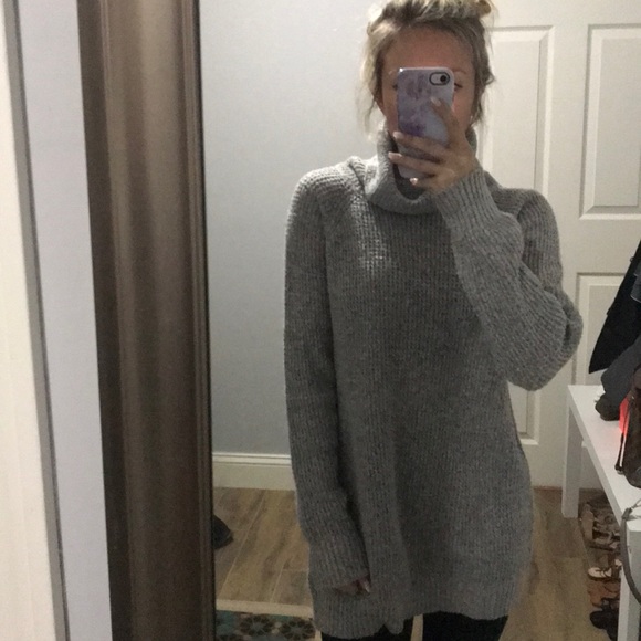 Forever 21 Sweaters - Forever 21 gray sweater size small